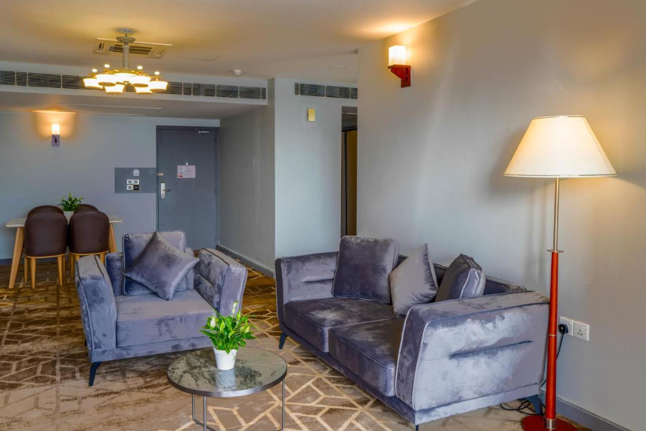 Manhattan Business Hotel, Мале Экстерьер фото