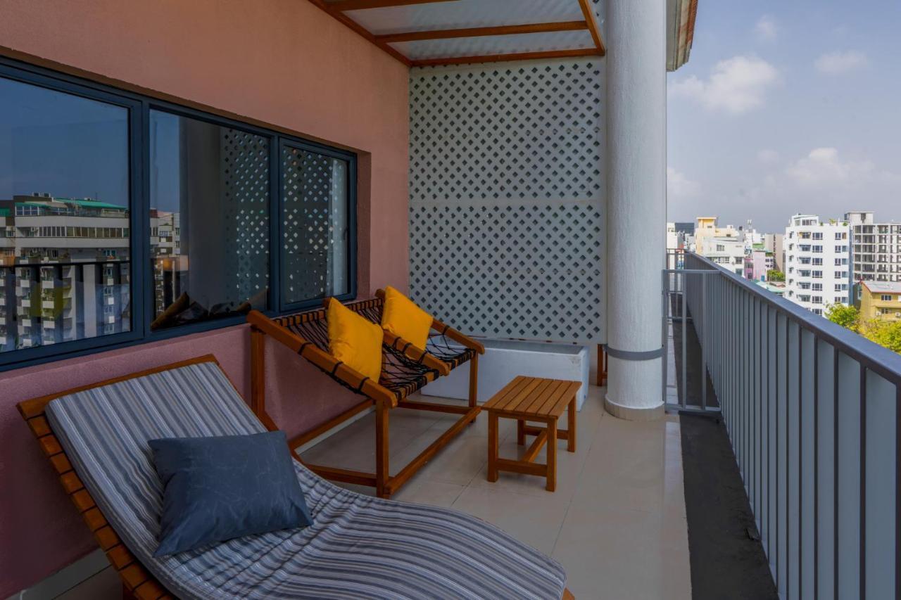 Manhattan Business Hotel, Мале Экстерьер фото