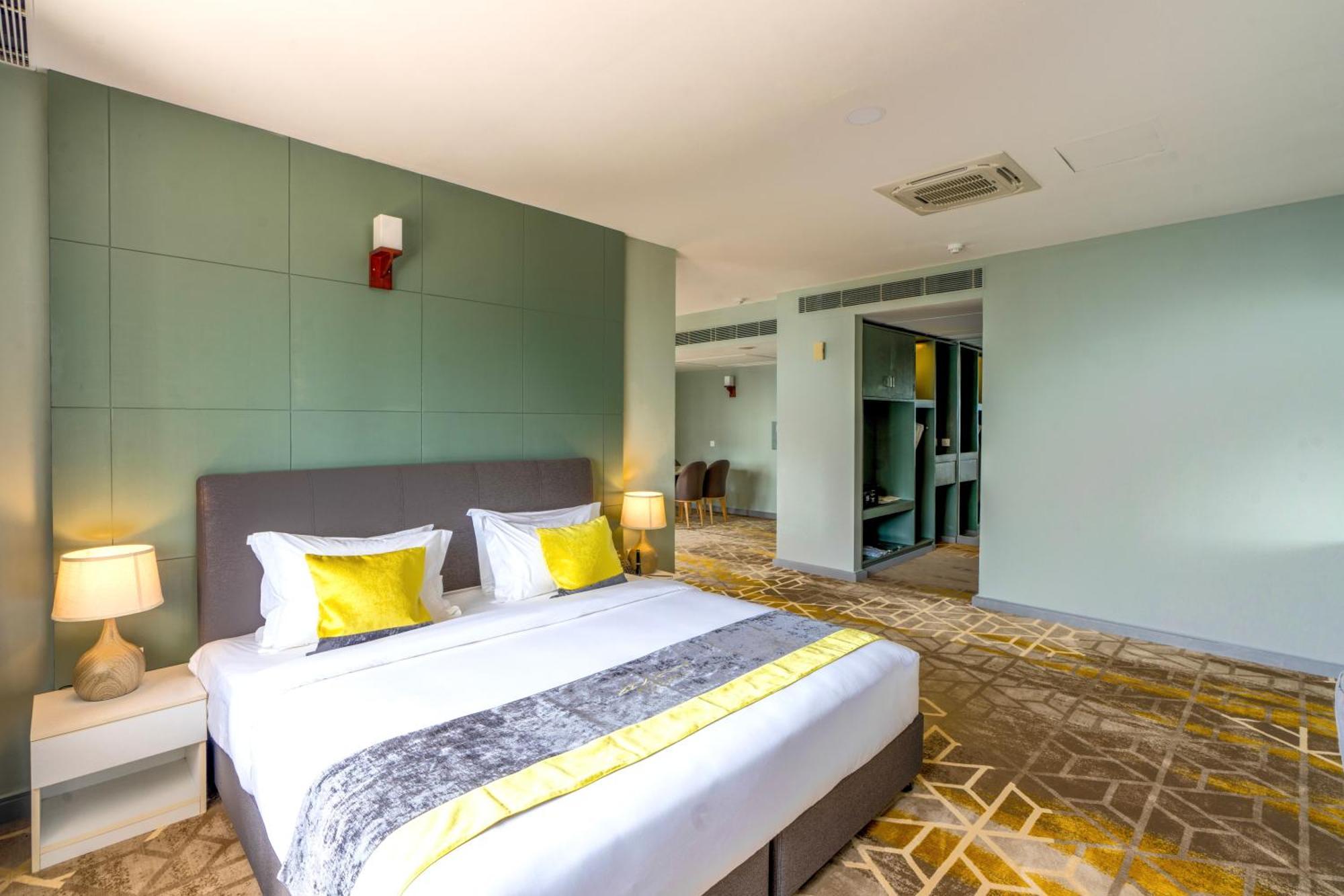 Manhattan Business Hotel, Мале Экстерьер фото