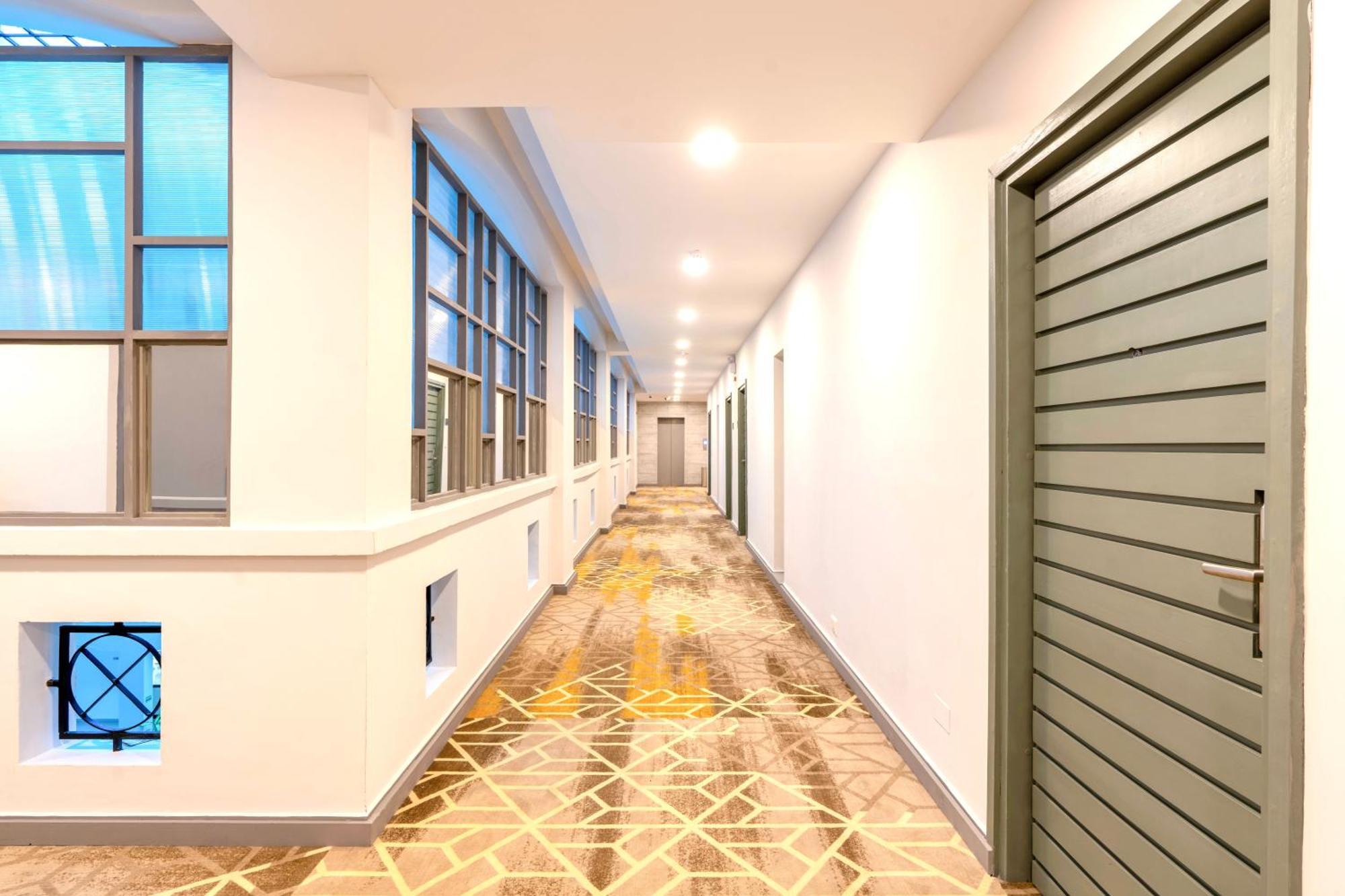 Manhattan Business Hotel, Мале Экстерьер фото