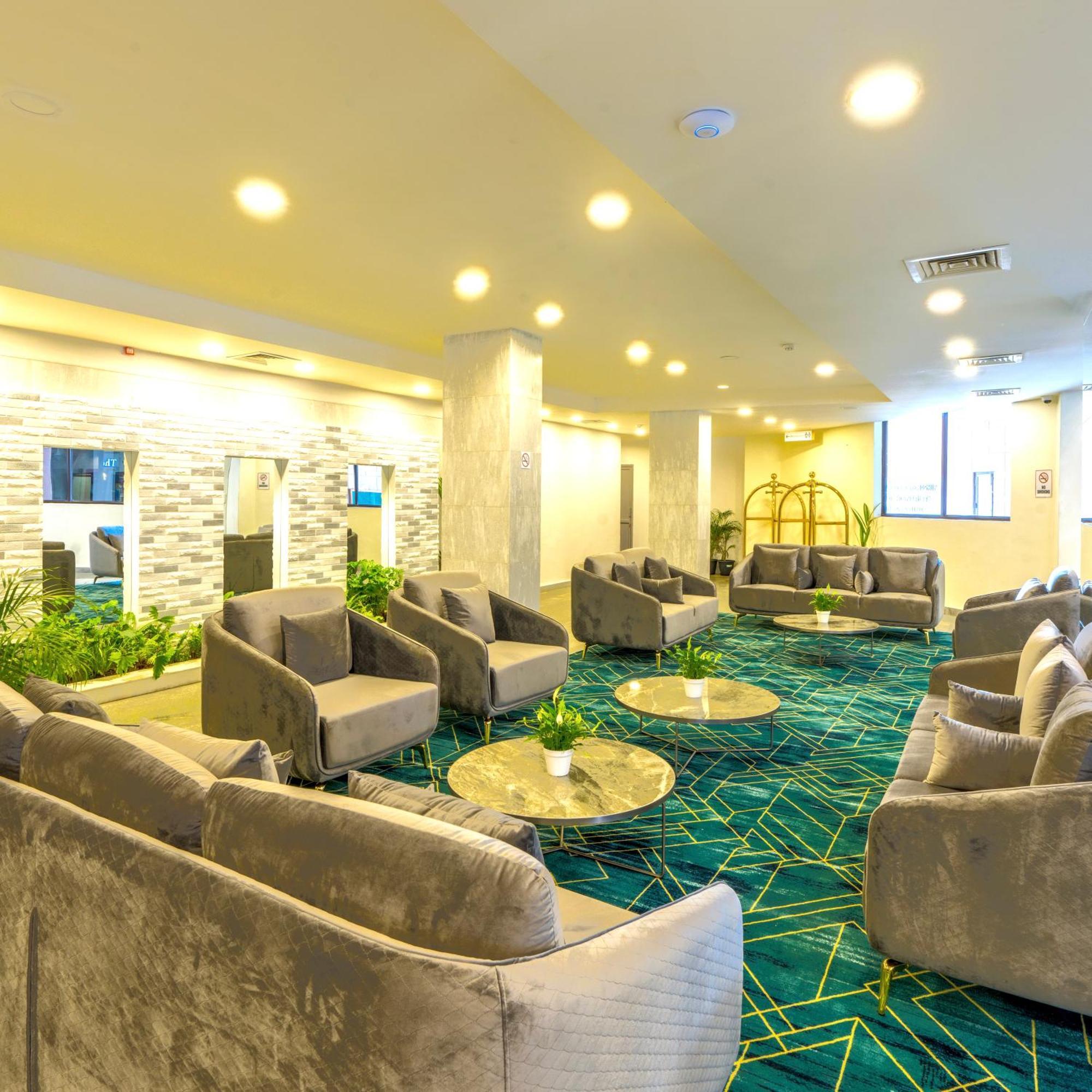 Manhattan Business Hotel, Мале Экстерьер фото