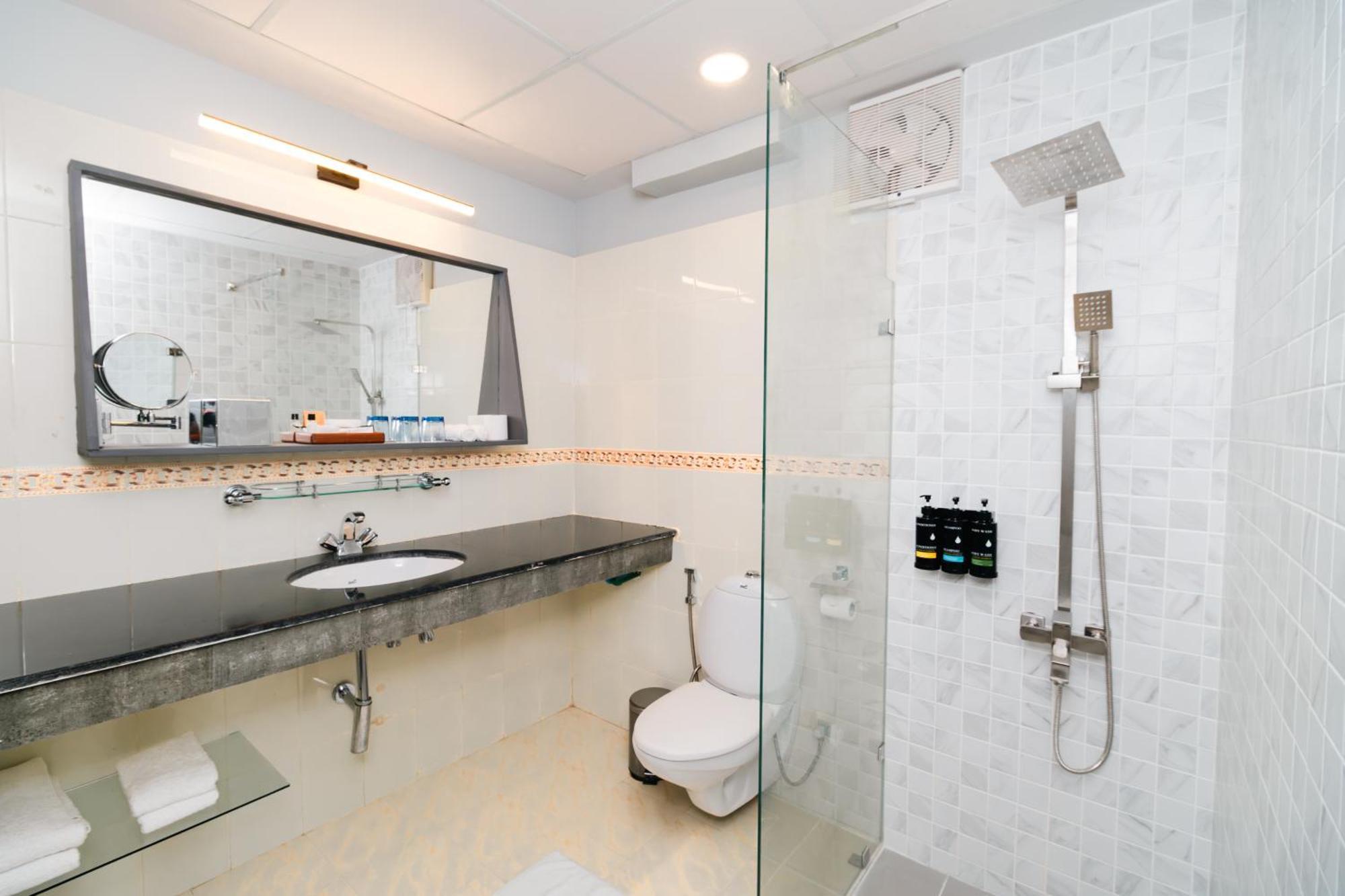 Manhattan Business Hotel, Мале Экстерьер фото